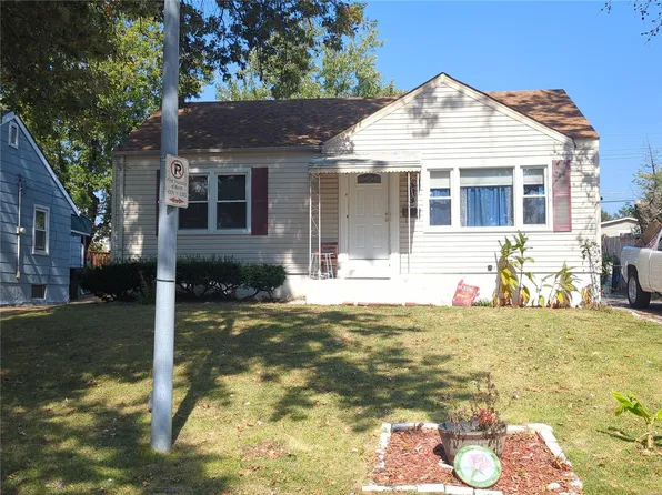 1321 Lynhaven Pl, Saint Louis, MO 63147