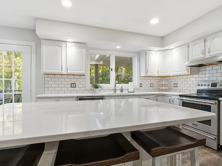 376 Peachtree Dr — Photo 15