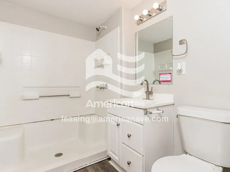 2116165_009_main_bathroom_10.jpg