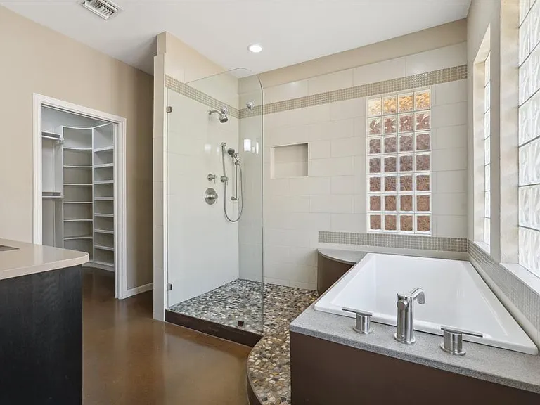 6904 Peppervine Cv — Photo 14