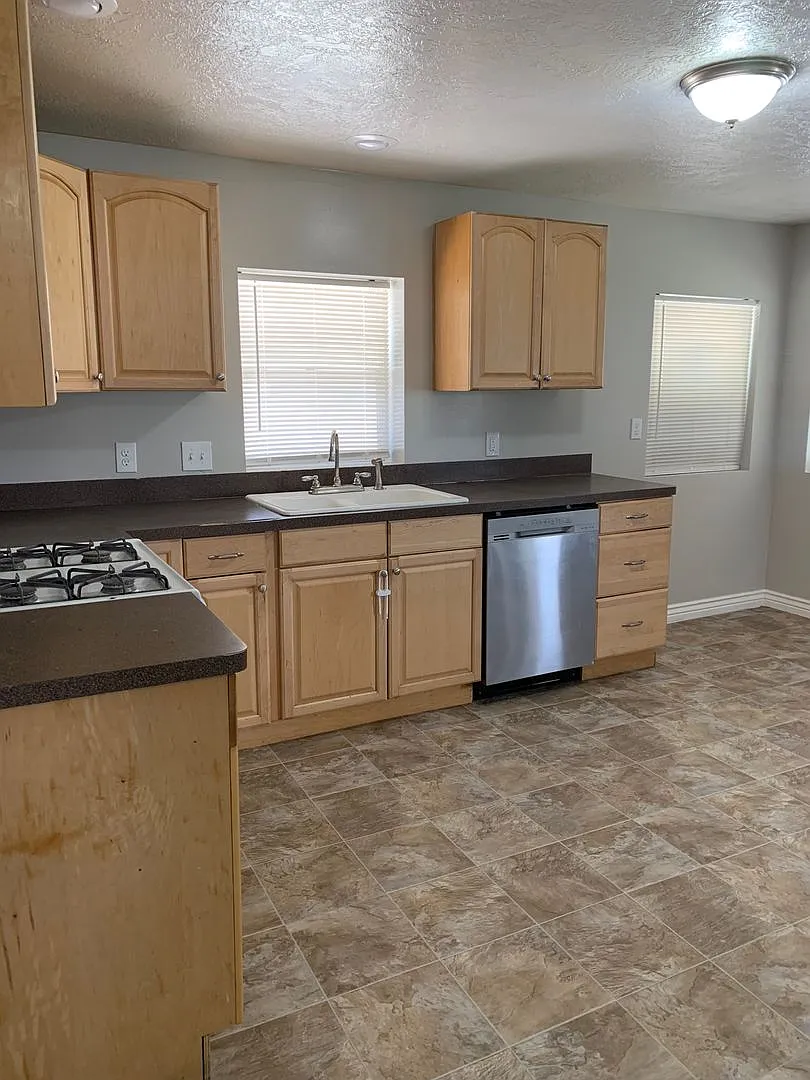 4 Weeks Rent on Us! | Charming 2 Bed 1 Bath Home in Clearfield! — Photo 2