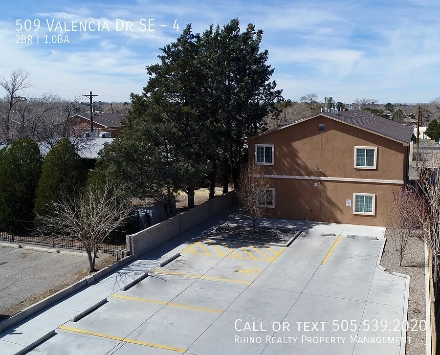 2 Bedroom, 1 Bath In The SE! — Photo 1