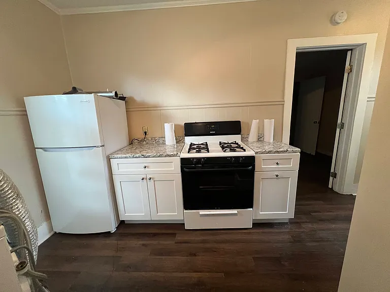 506 W South St — Photo 3