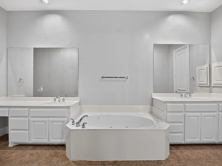 1145 Pedernales Trl — Photo 15