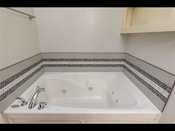 5th image of 2213 Pine View Ter