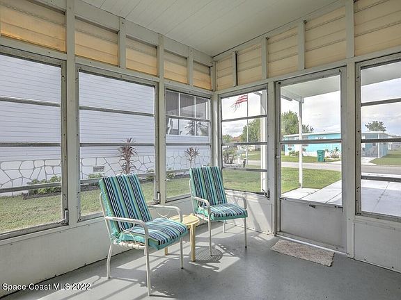4th image of 907 Hawthorn Cir