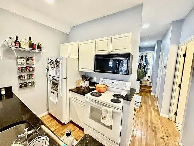 17 Thacher St #4 — Photo 7