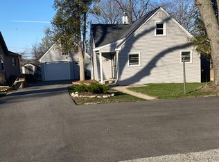 4916 Parkview Dr, Mccullom Lake, IL 60050