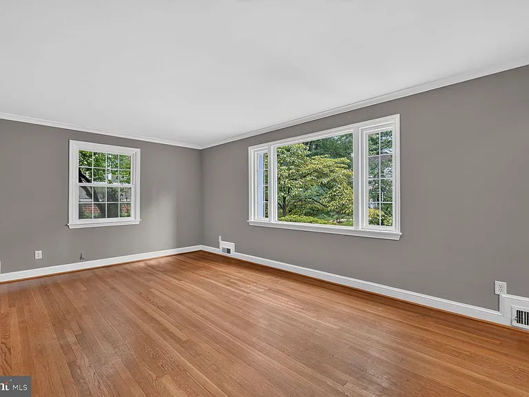 7215 Rollingwood Dr — Photo 5