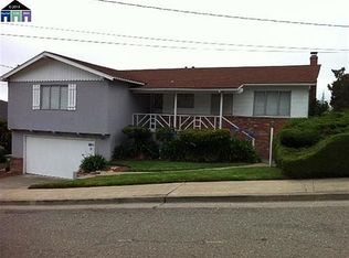 11 Maggiora Dr, Oakland, CA 94605