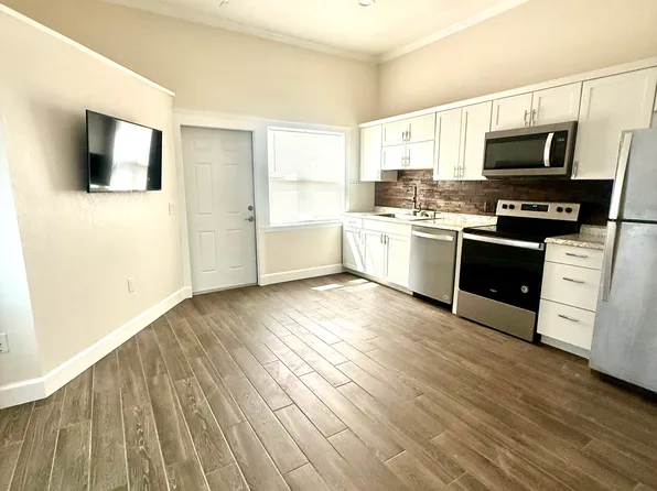 100 61st St E APT 2, Palmetto, FL 34221