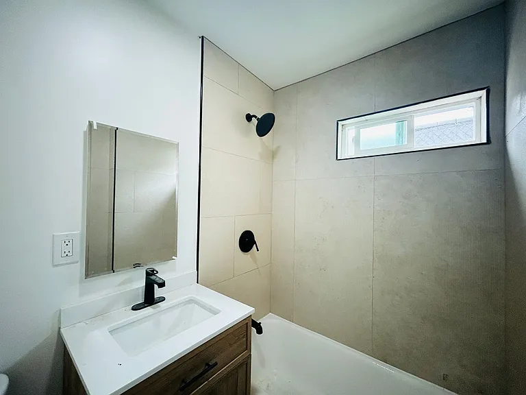 633 Rose Ave — Photo 7