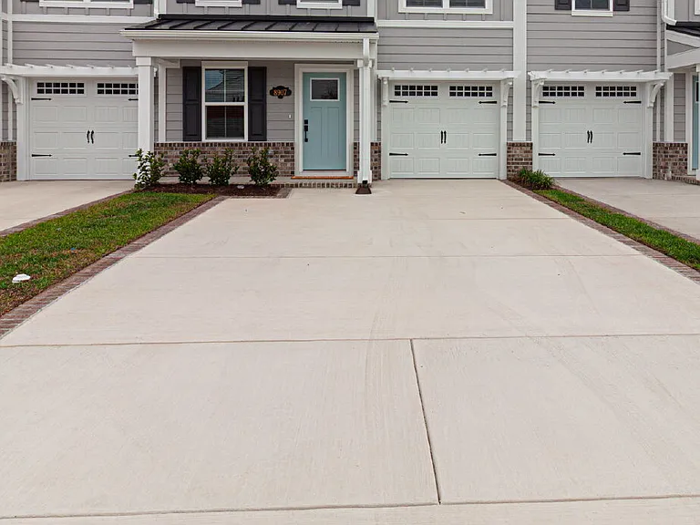 8907 Hudson Ln — Photo 2