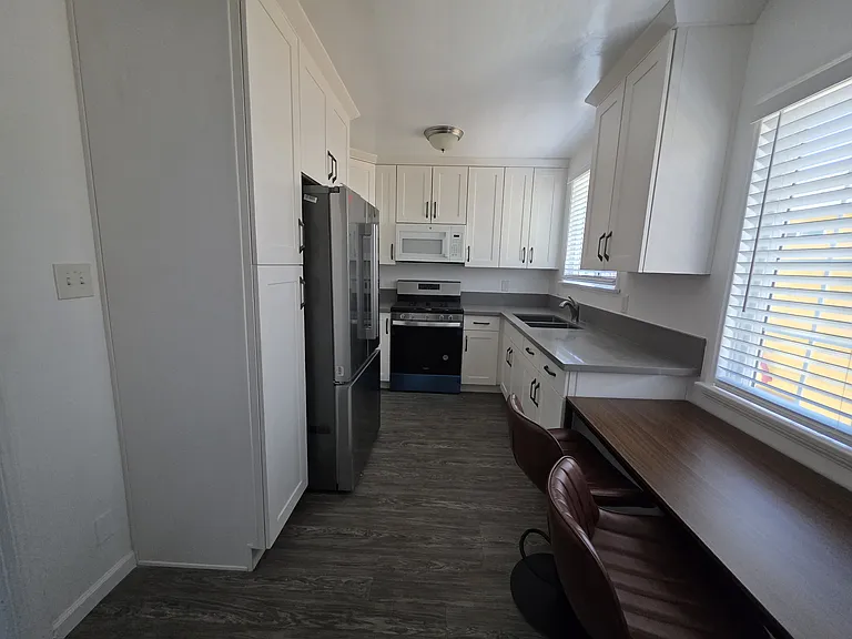 1349 W 35th Pl #2 — Photo 9