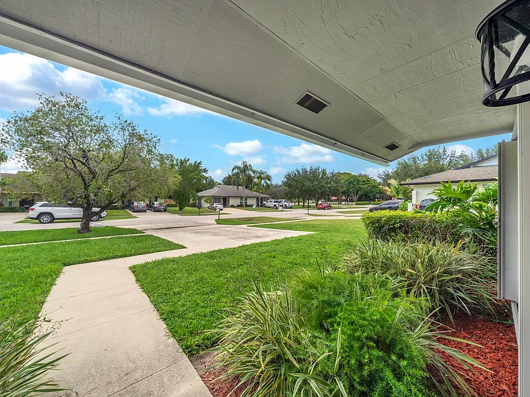 1350 Riverside Cir #1 — Photo 37