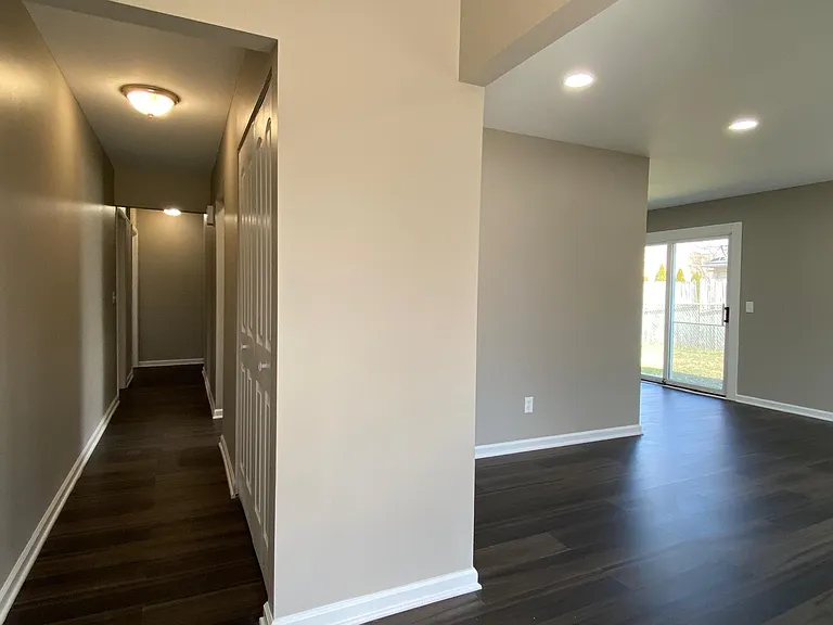 84 Fernwood Rd — Photo 2