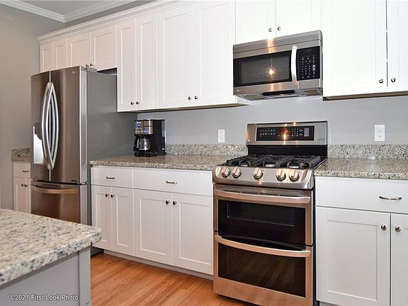 5th image of 23 Ironwood Dr