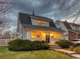 142 N Grove St, Valley Stream, NY 11580