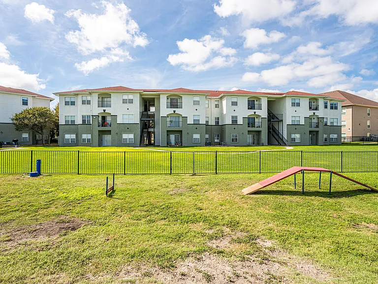 Baypoint Apartments — Photo 57