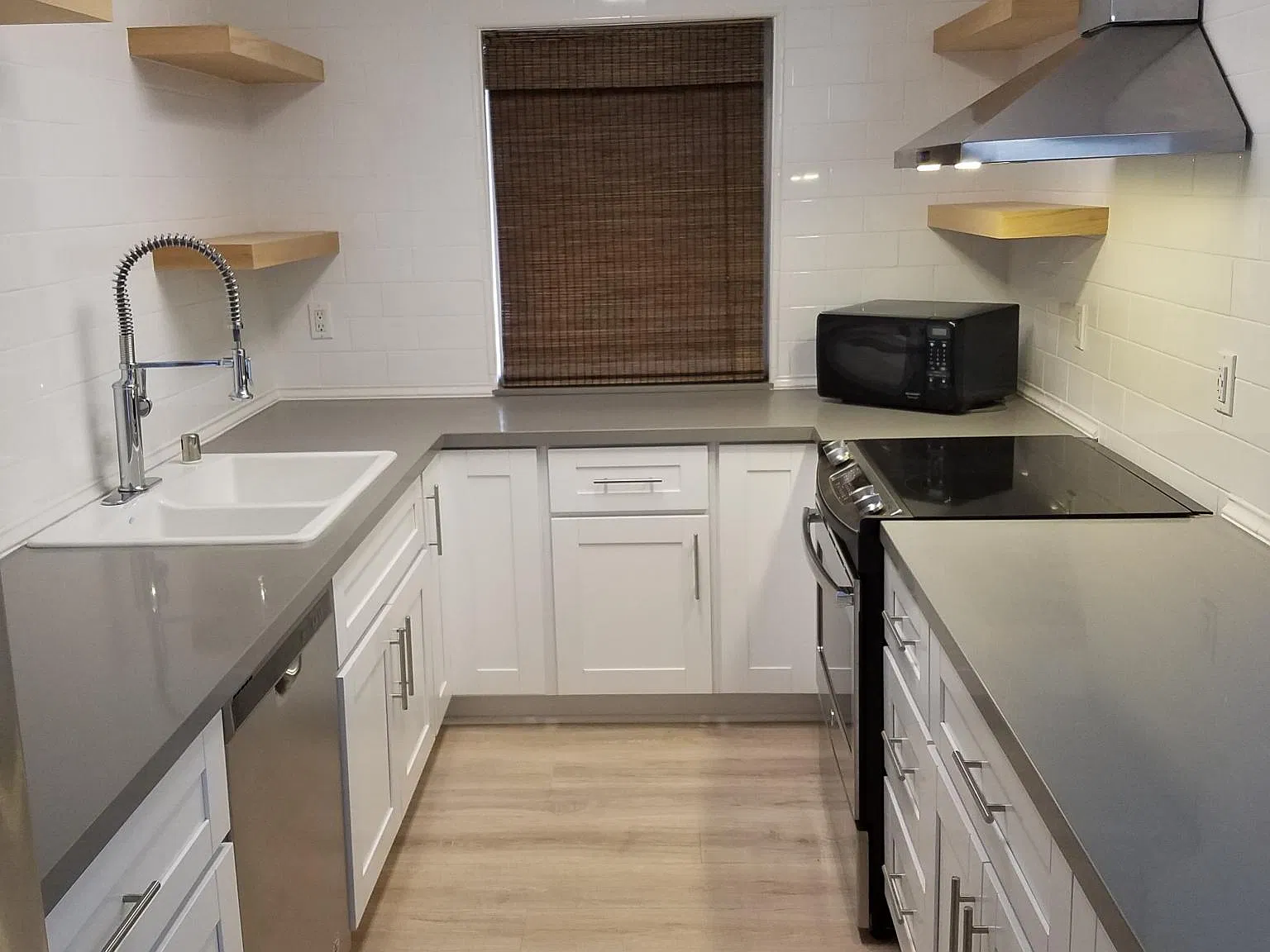 1 bed, 1.5 bath, 740 sqft, $2,695 — Photo 2