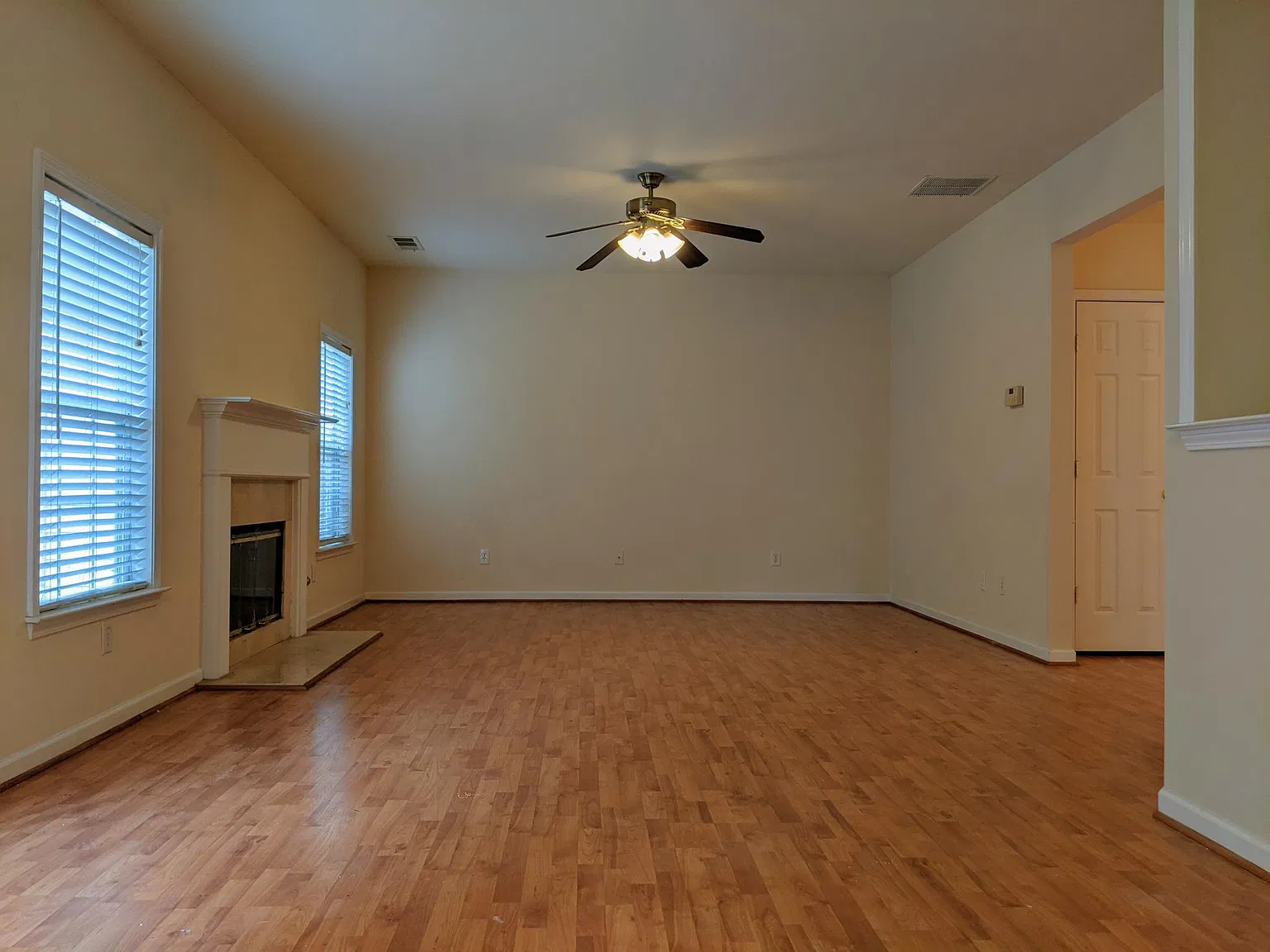 4 bed, 2.5 bath, 2200 sqft, $2,600 — Photo 3