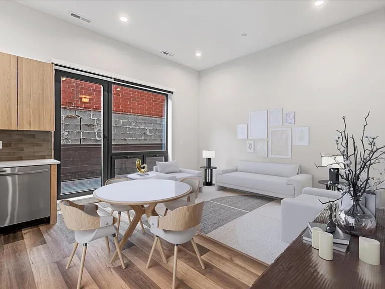 2317 N Clark — Photo 13