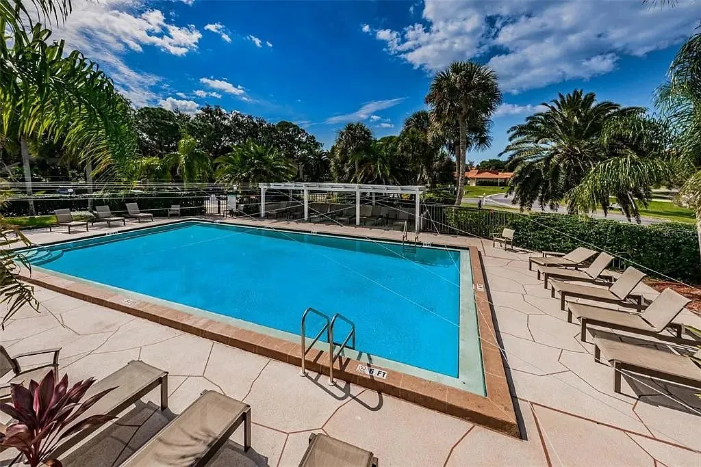 2 bed, 1050 sqft, $2,000 — Photo 3