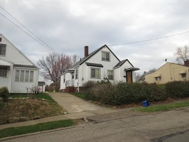 1524 Colonial Blvd NE photo 1