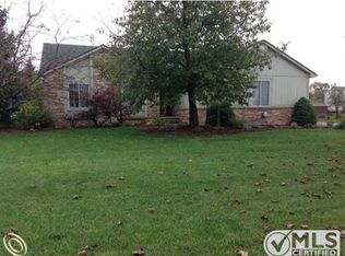 57533 Apple Ln, New Hudson, MI