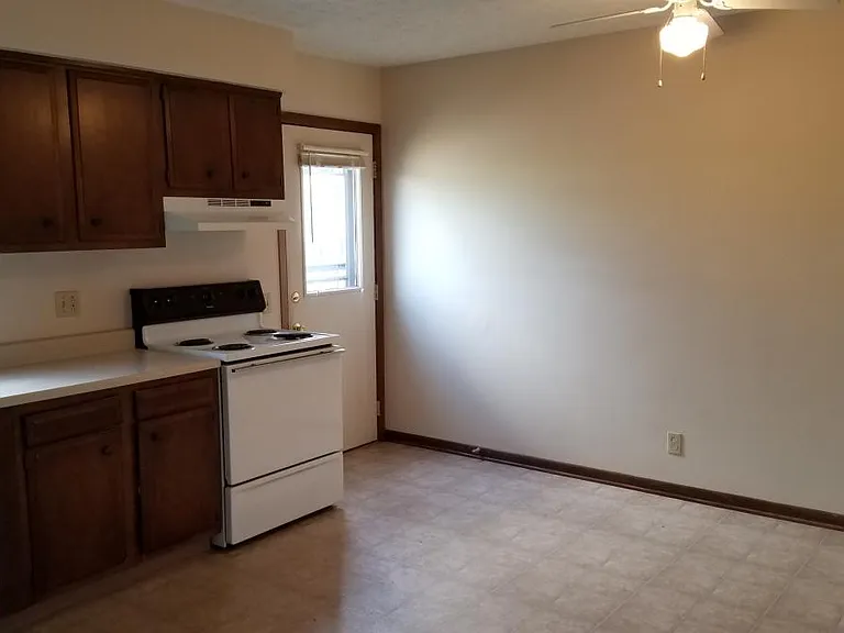 601 Colony Rd — Photo 2