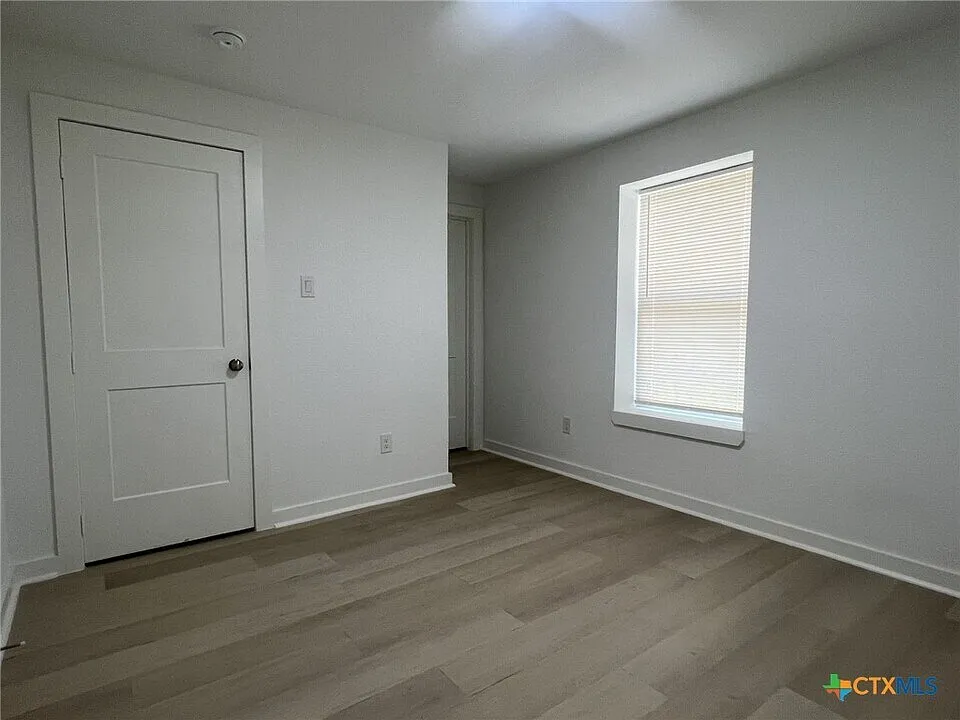 201 Lowery Drive - 8 — Photo 3