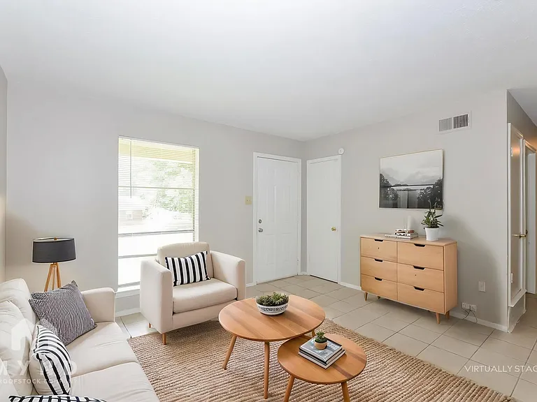 6875 Embassy Cir — Photo 2