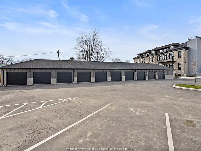 247 Brock St #404 — Photo 32