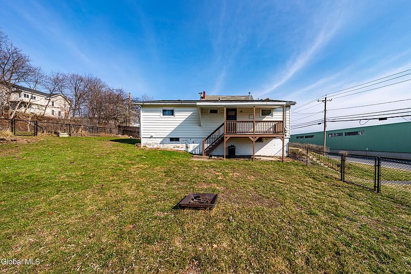 3rd image of 440 Saratoga Street
