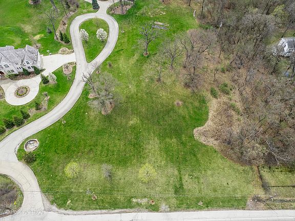 5th image of 215 Oak Brook Rd