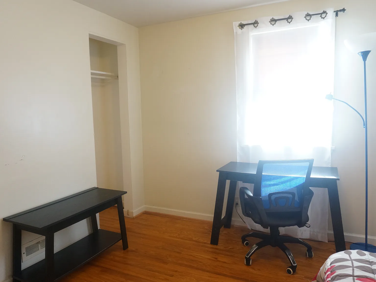 4 bed, 1300 sqft, $605 — Photo 4