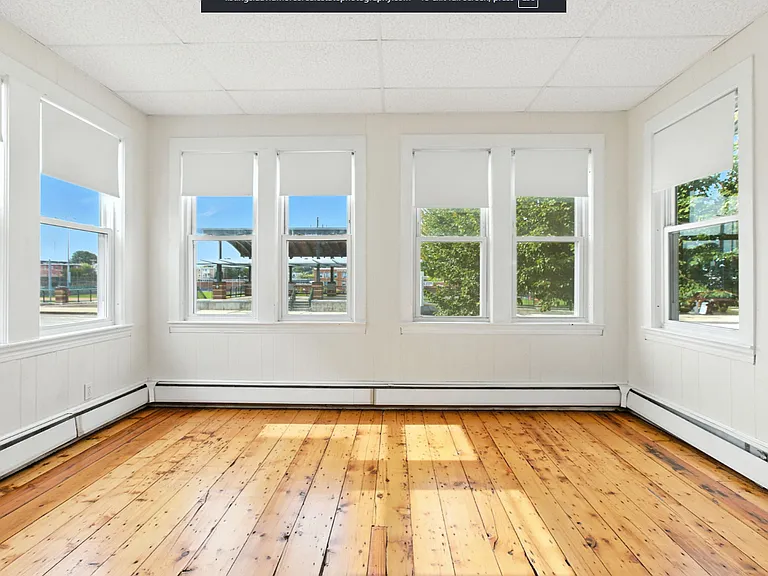 547 Broadway — Photo 2