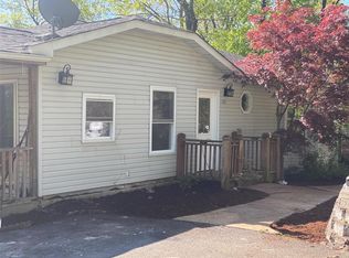 321 Crest Dr, Ballwin, MO 63021