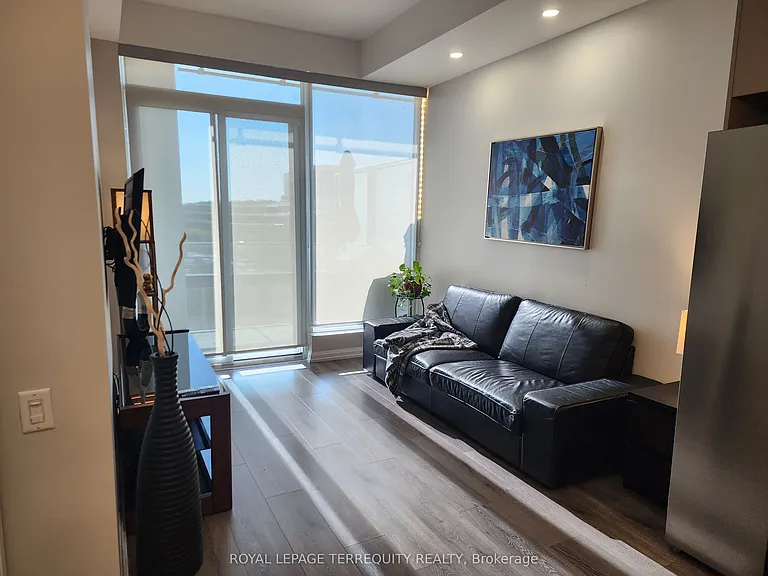 4208 Dundas St W #610 — Photo 2