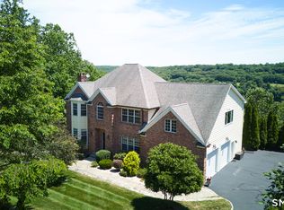 4 Nature Ln, Shelton, CT 06484