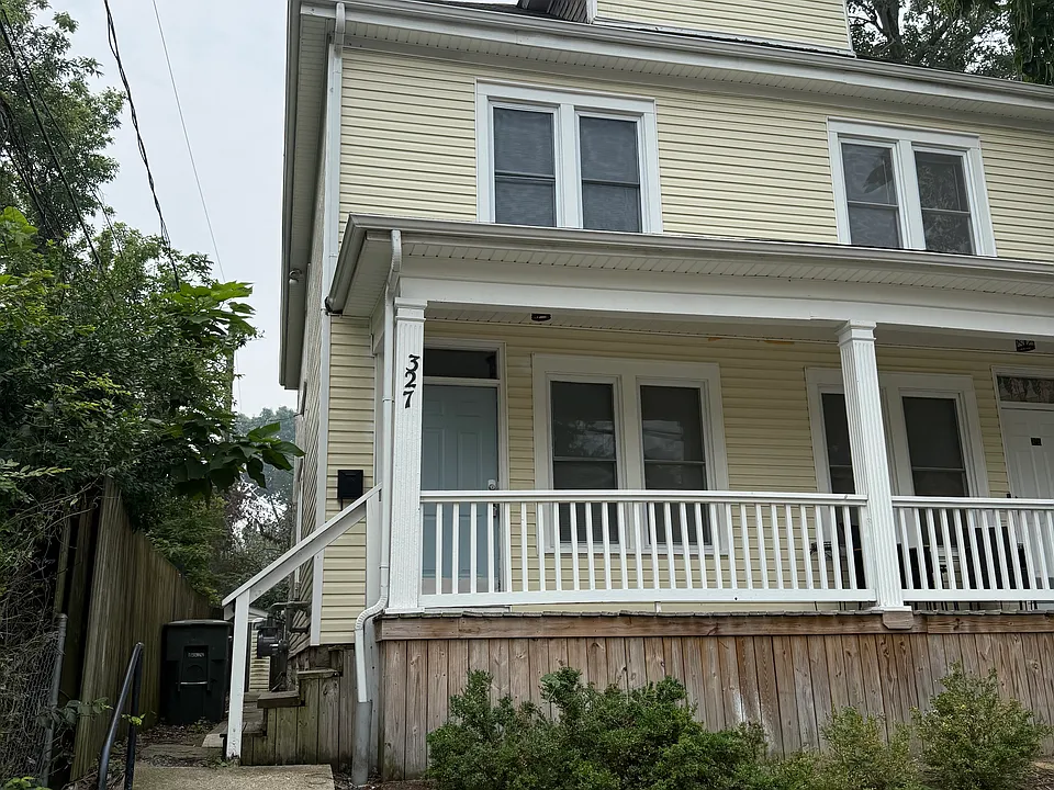 327 Clinton St #327