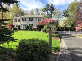 40 Highland Farms Dr, Bedford, NH 03110