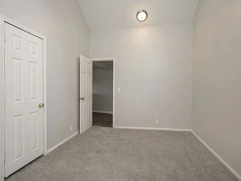 1037 Washington Ave — Photo 9