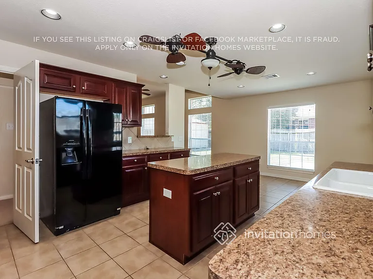 383 Hyland Ln — Photo 6