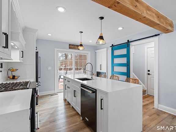 2nd image of 136 Shadow Ridge Road