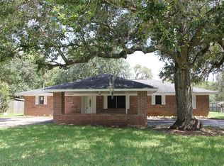 829 County Road 687, Angleton, TX 77515