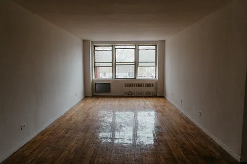 222 E 8th St Photo 1 222 E 8th St Photo 1