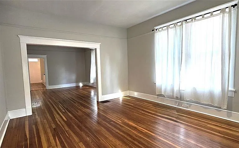 1047 Ridge Ave — Photo 1