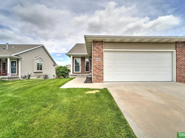 6200 Maple View Dr, Lincoln, NE 68512