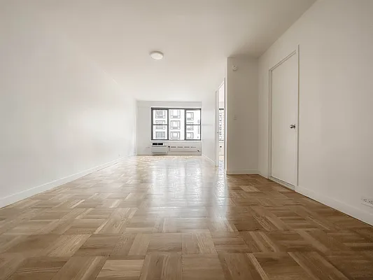 Rented by Manhattan Realty Group | media 8